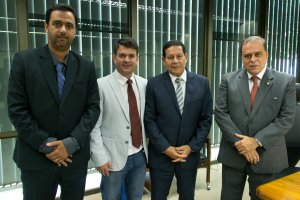 2019 - Audiência com vice-presidente Mourão, prefeito Duarte Junior de Mariana, Nenem da Asa de Brumadinho.